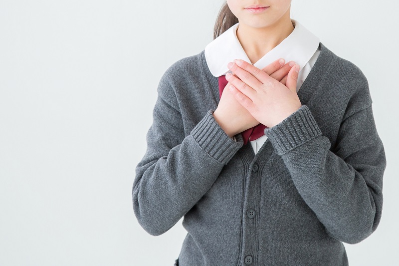 緊張している女性