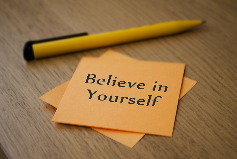 believe in yourselfと書かれた紙