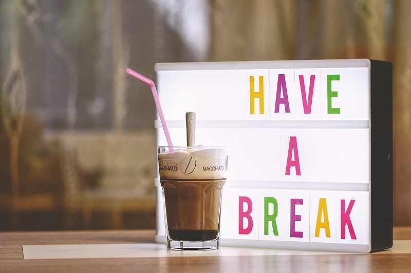 have a breakと書かれたボード
